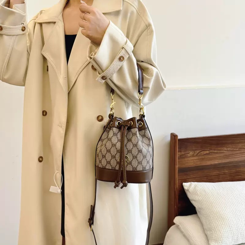 2025 New style bucket for women stylish fashionable large capacity high hot handbag versatile shoulder and cross body bag new design