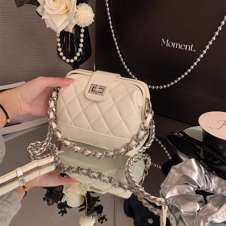 fashion New niche quilted embroidered fashion shell bag fashionable multifunctional commuting crossbody bag designer women s shoulder bag