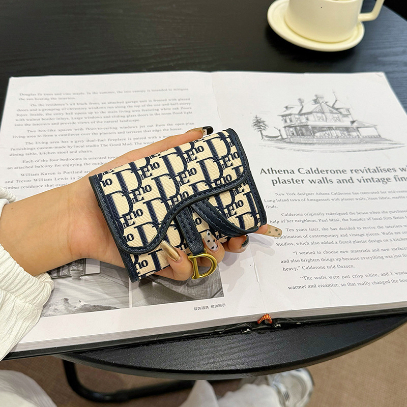 Niche Women's Luxury Bag Short Wallet New Free Delivery Designer Bag 2025 New Letter Print Foldable Coin Purse Multi-card Slot Clasp Long Clutch