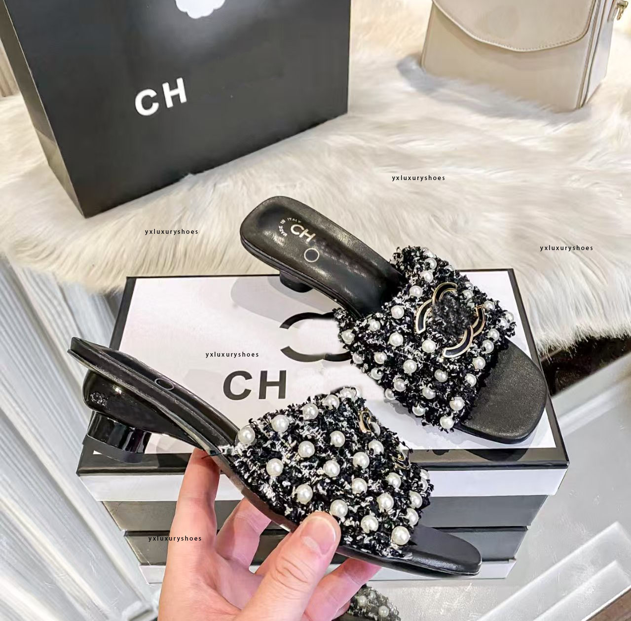 2025 Paris Designer Shoes Summer New CC slippers, luxurious pearl upper low-heeled sandals fashionable outdoor women's shoes as a gift for your lover