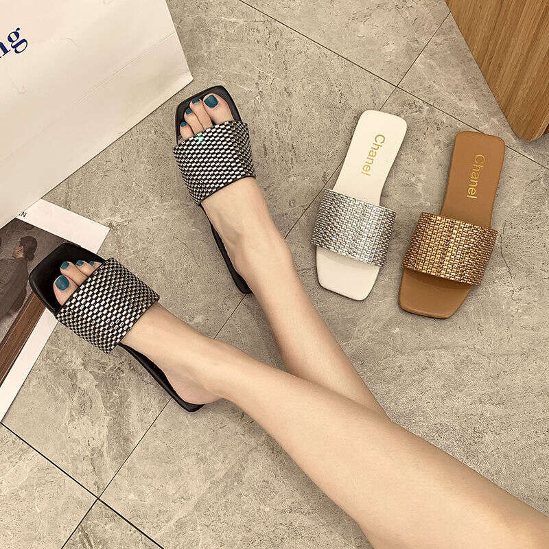 2025 Summer Lingge Beige Foot Set Solid Color Water Diamond Casual Shoes Daily Flat Heel Slippers Designer Sandals Free Shipping