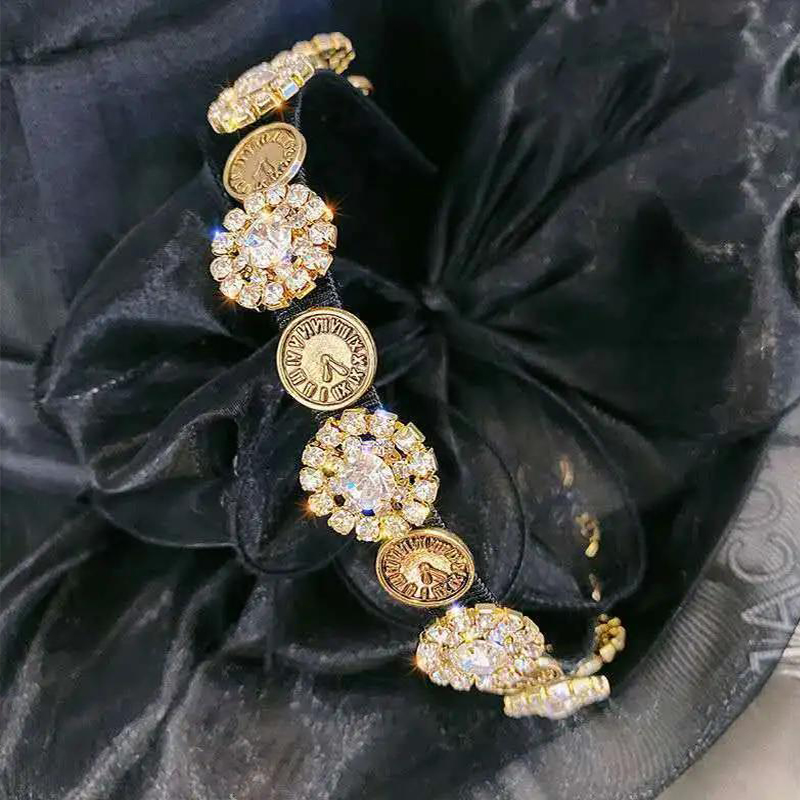 High-Quality Court Headpiece with Sparkling Crystals - Sophisticated Lady Accessory