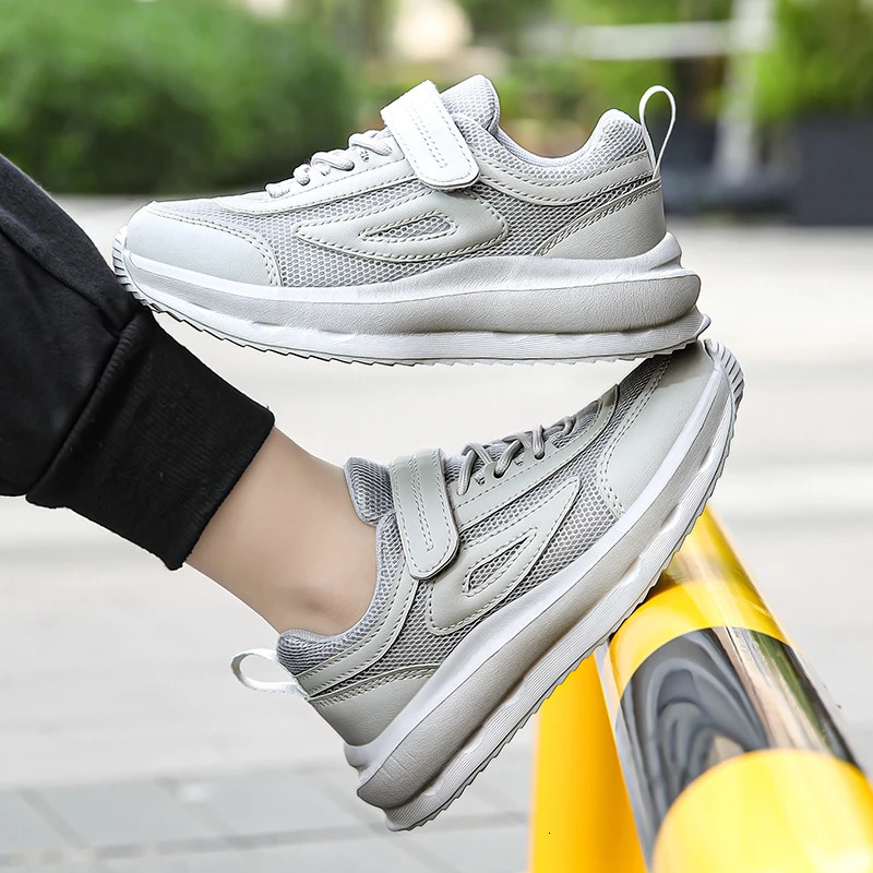 Childrens Sports Shoes Spring and Summer Boys Mesh Breathable Running Shoes CuHK Children Girls Soft Soled Casual Shoes 250527