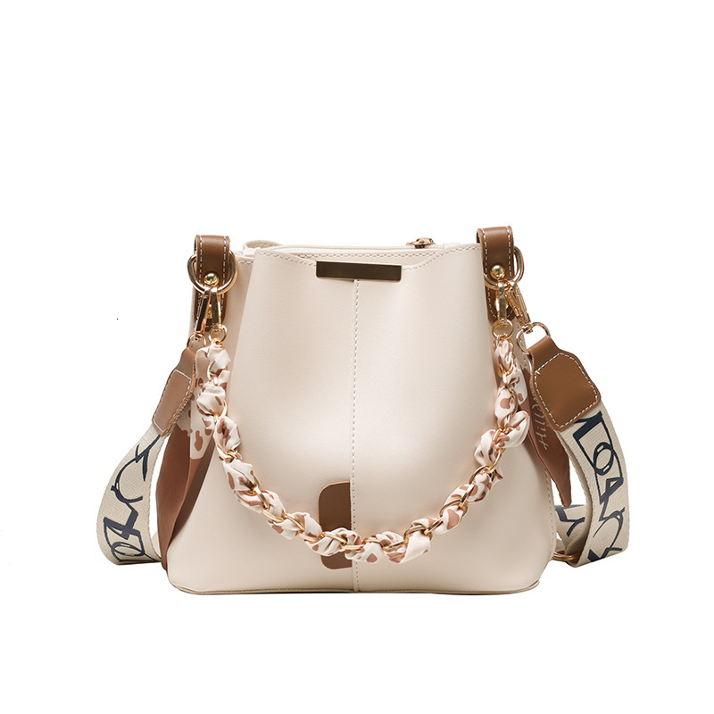 Single shoulder women s bucket bag large capacity fashion spring new fashion niche commuting crossbody bag designer women fashion s shoulder bag