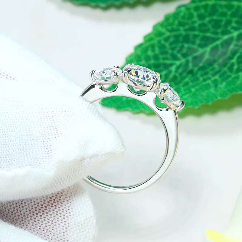 Hotsale 3 Stones Women Ring 925 Sterling Silver White Color Round Brilliant Cut VVS Trilogy 1.2ct Moissanite Ring for Gifts