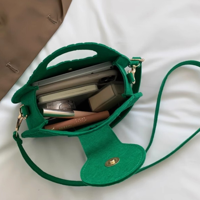 Women s new Korean retro trend embossed crocodile pattern felt handbag women s shoulder crossbody bag trend designer handbag