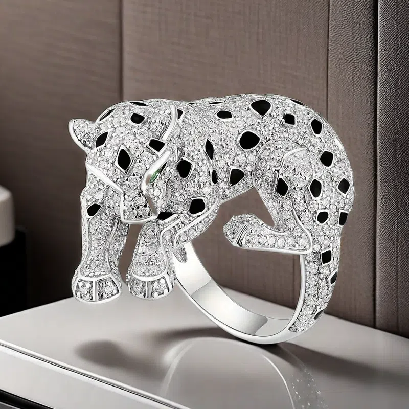Wild leopard animal ring S925 sterling silver emerald high carbon diamond artist American leopard/ jaguar cheetah charm personality fashionable trend 