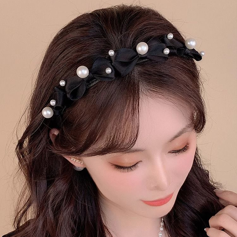 Chic Black Pearl Knot Hair Band with Retro Feel for Everyday Wear