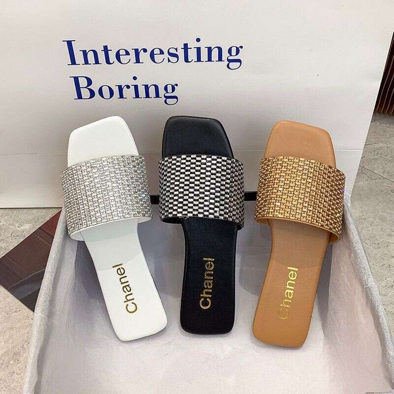 2025 Summer Lingge Beige Foot Set Solid Color Water Diamond Casual Shoes Daily Flat Heel Slippers Designer Sandals Free Shipping