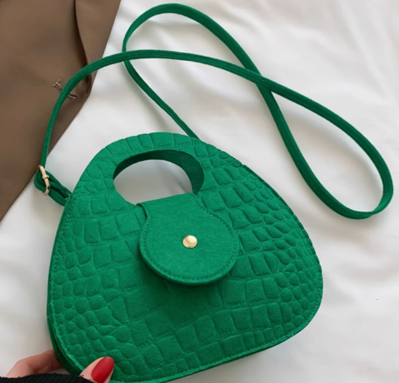 Women s new Korean retro trend embossed crocodile pattern felt handbag women s shoulder crossbody bag trend designer handbag