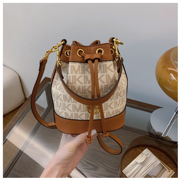 2025 New style bucket for women stylish fashionable large capacity high hot handbag versatile shoulder and cross body bag new design