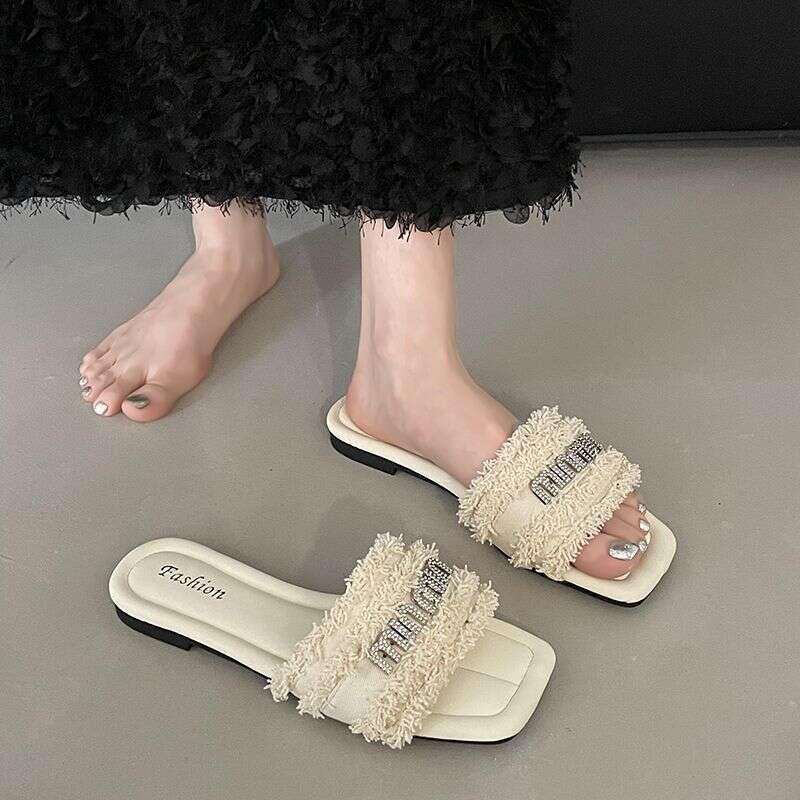 Slippers For Women Summer Wear 2025 New Fashionable Rhinestone Flat Bottomed Straight Drag Casual Lazy Beach Sandals Designer Sandals Free Shipping