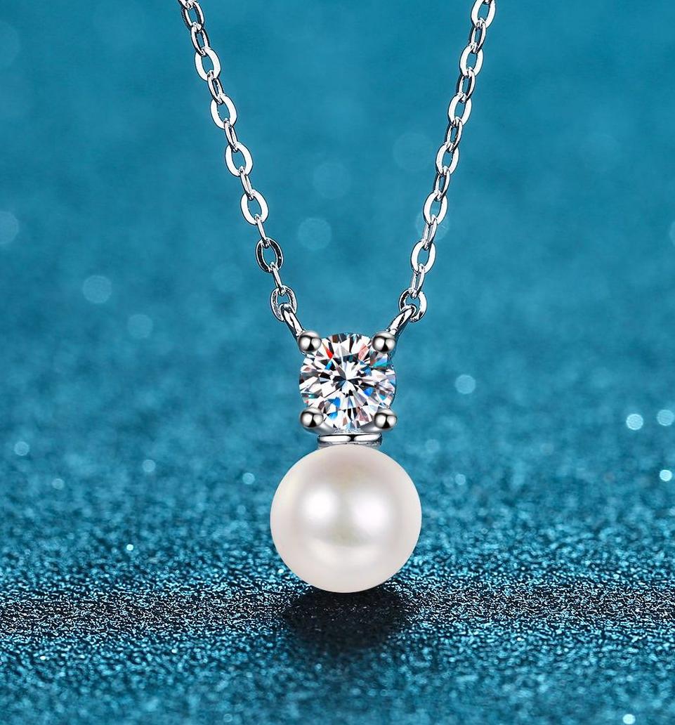Chic Unisex 925 Fine Silver Necklaces Embellished With Exceptional Fresh Water Pearls And Glittering Man Made Diamond Look