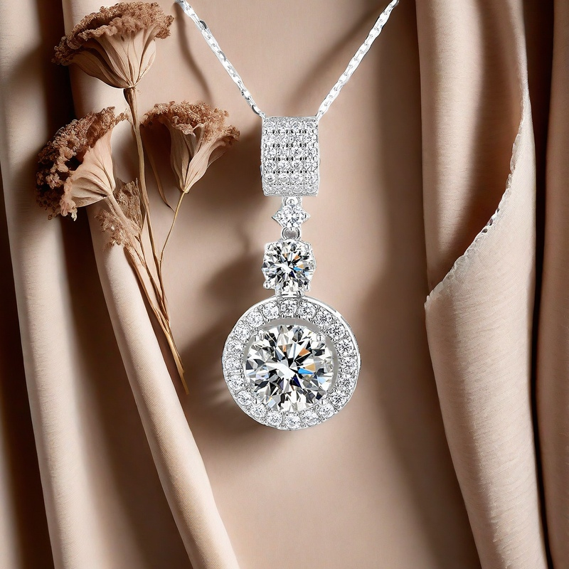 D color VVS1 Moissanite diamond 6CT queen pendant necklace S925 sterling silver elegant fashionable personalized celebrities Lockbone necklace for you