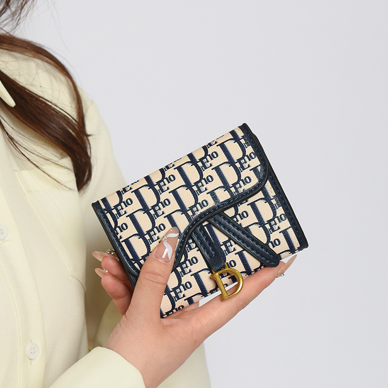 Niche Women's Luxury Bag Short Wallet New Free Delivery Designer Bag 2025 New Letter Print Foldable Coin Purse Multi-card Slot Clasp Long Clutch
