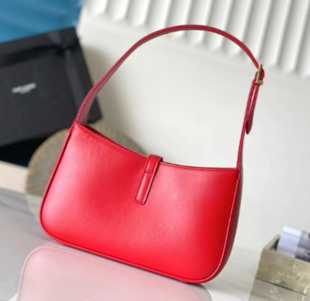 2025 Designer bag armpit bag series luxury fashion women's bag versatile shoulder bag with full packaging shoulder strap adjustable 657228