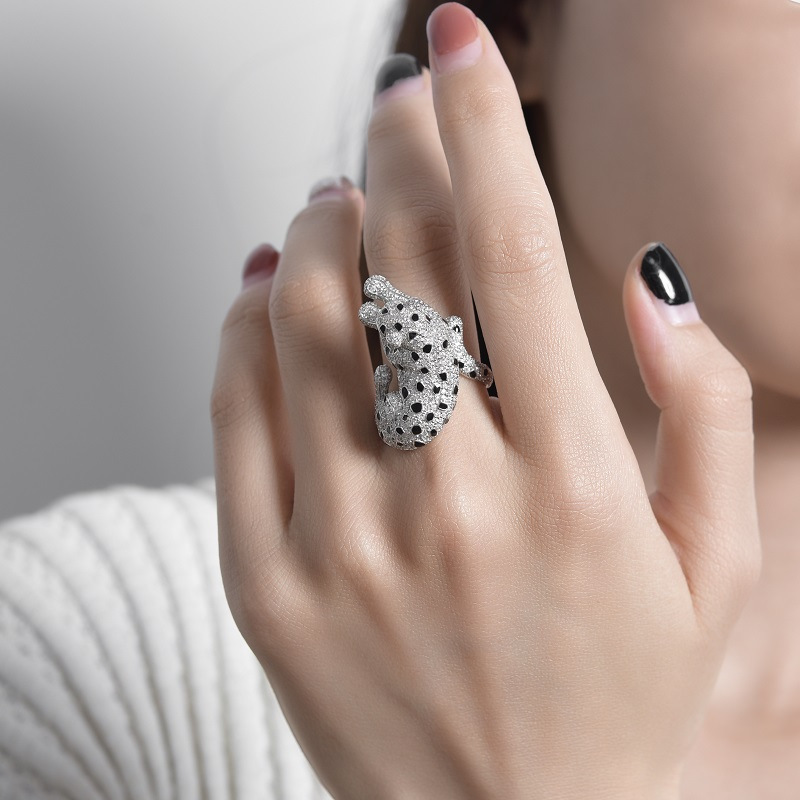 Wild leopard animal ring S925 sterling silver emerald high carbon diamond artist American leopard/ jaguar cheetah charm personality fashionable trend 