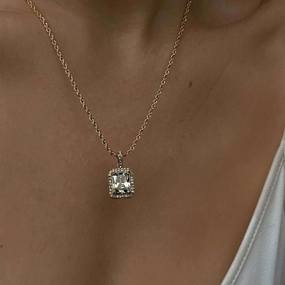 British Style Niche In Trend Zircon Encrusted Full Dia Square Twist Titanium Steel Chain