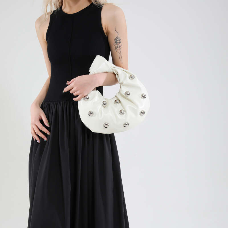 Underarm 2025 New Korean Style Fashion Rivet Shoulder Women Versatile Pearl Handheld Dumpling Bag Trendy