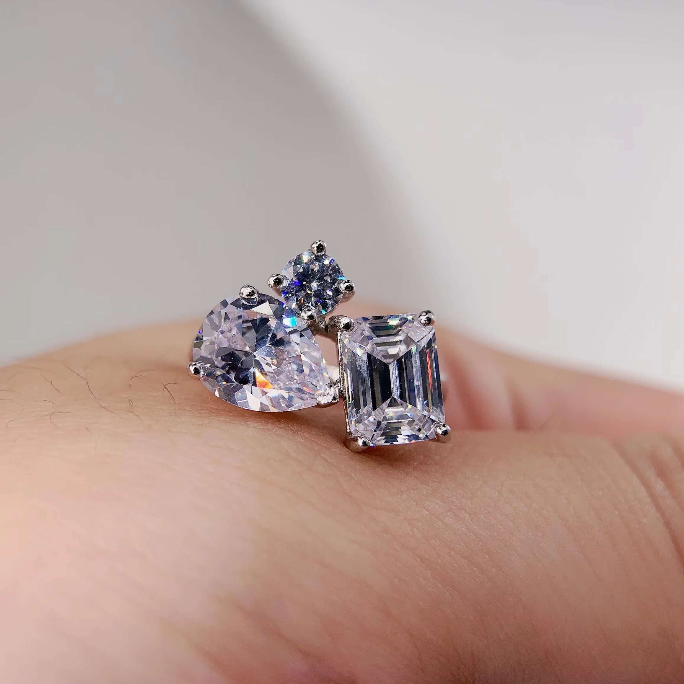 Three Stone Toi Et Moi Ring Moissanite Jewelry Engagement Wedding 925 Sterling Silver Ring Fashionable Lab Grown Diamond Ring