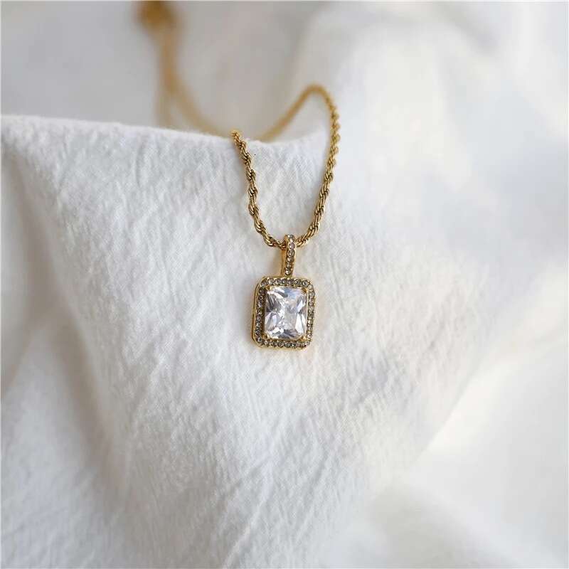 British Style Niche In Trend Zircon Encrusted Full Dia Square Twist Titanium Steel Chain