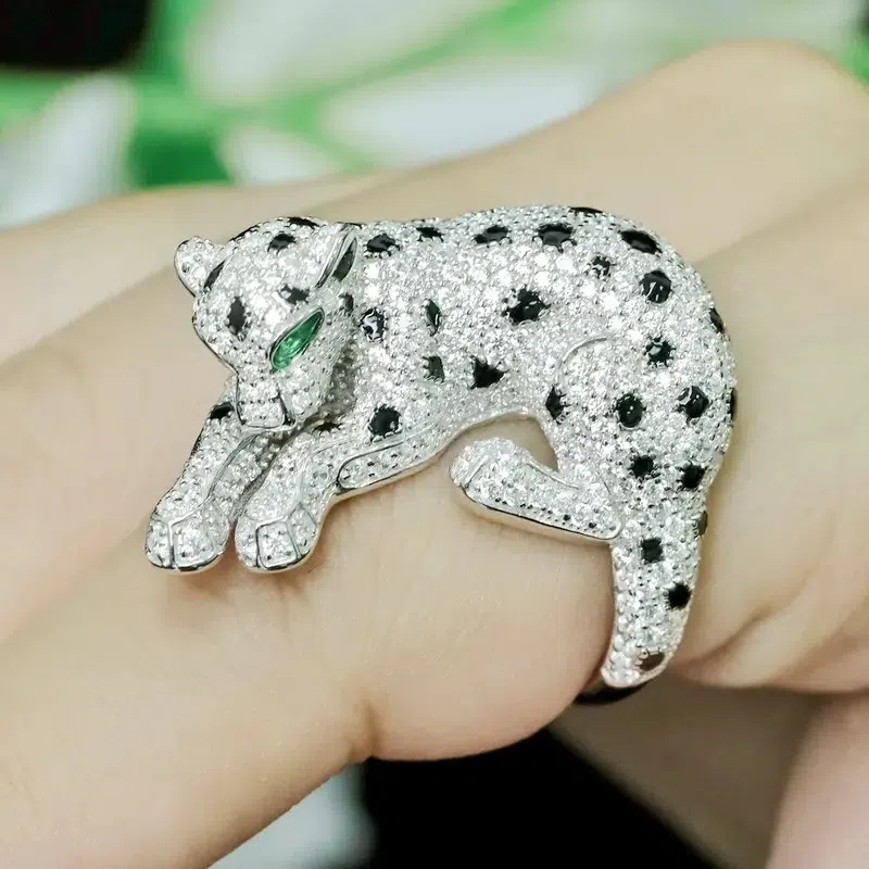 Wild leopard animal ring S925 sterling silver emerald high carbon diamond artist American leopard/ jaguar cheetah charm personality fashionable trend 