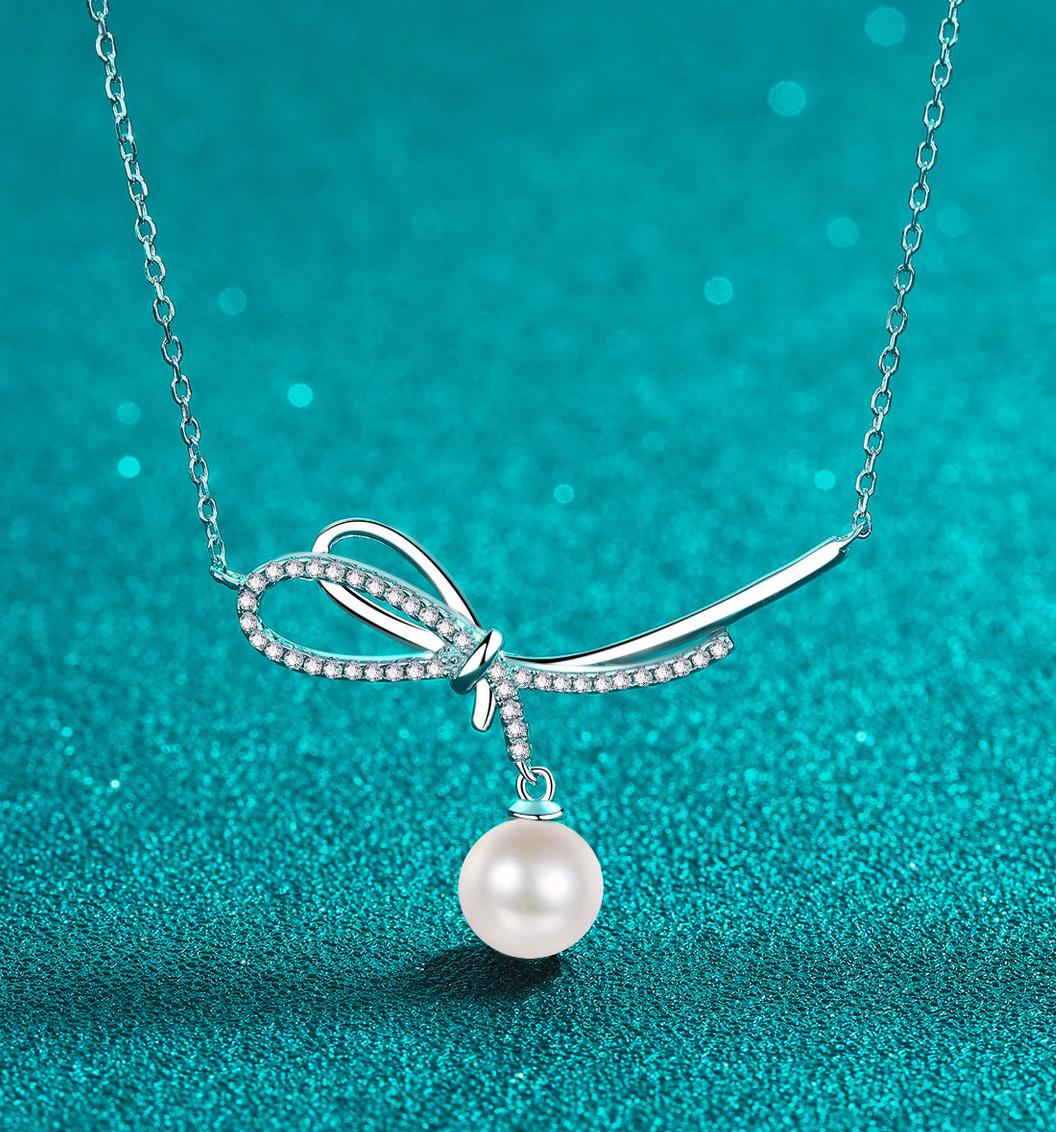Sophisticated Women's Clavicle Jewelry: Premium S925 Gold-Tone Necklace Adorned With Sparkling Moisantie Gems