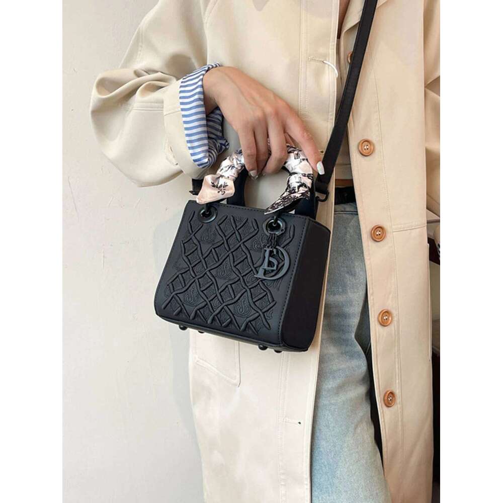 Small And Niche High-End Daifei Handbag For Women 2024 Fashionable New Dia Grid Handbag, Single Shoulder Crossbody Bag, Chri