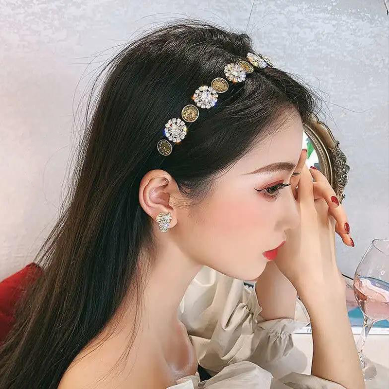High-Quality Court Headpiece with Sparkling Crystals - Sophisticated Lady Accessory