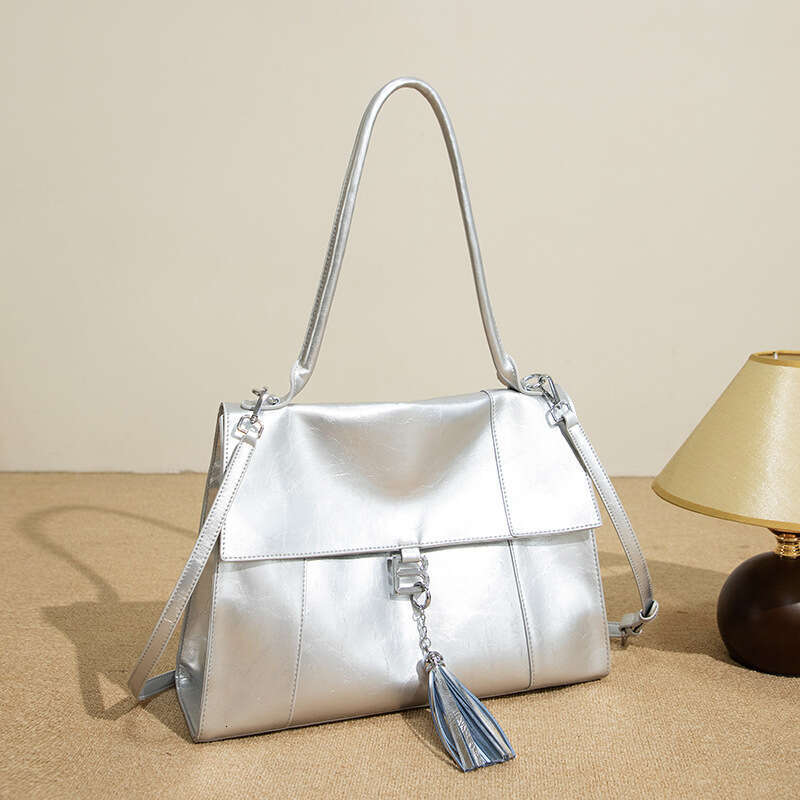 2025 New Single Shoulder Women's Cowboy Handbag Fashion Simple Commuter High end Large Capacity Women's Bag