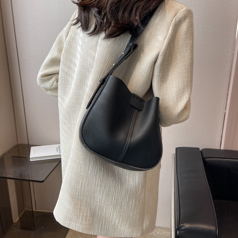 Versatile Small Bag for Women 2025 Spring Summer New Fashion Single Shoulder Crossbody Bag Commuter Mother and Child Bucket Bag