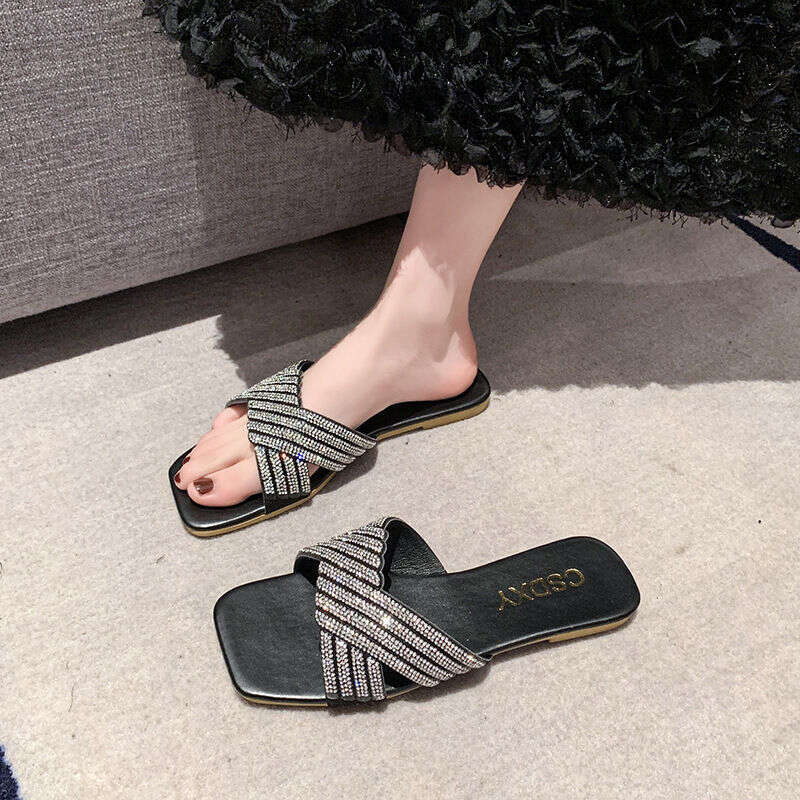 Flat Bottomed Sandals For Women's Summer Outdoor Wear 2025 New Style Indoor And Outdoor Flat Bottomed Cross Beach Straight Line Sandals Designer 