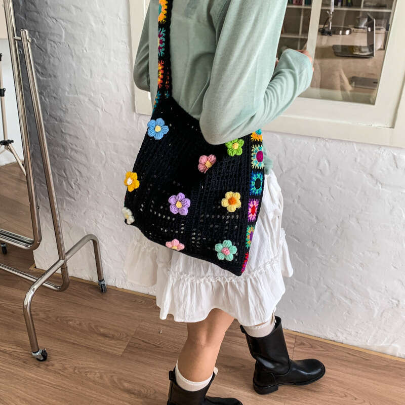 Women's Summer 2025 New Patchwork Knit Ethnic Style Literary Floral Shoulder Beach Bag