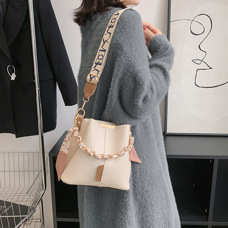 Single shoulder women s bucket bag large capacity fashion spring new fashion niche commuting crossbody bag designer women fashion s shoulder bag
