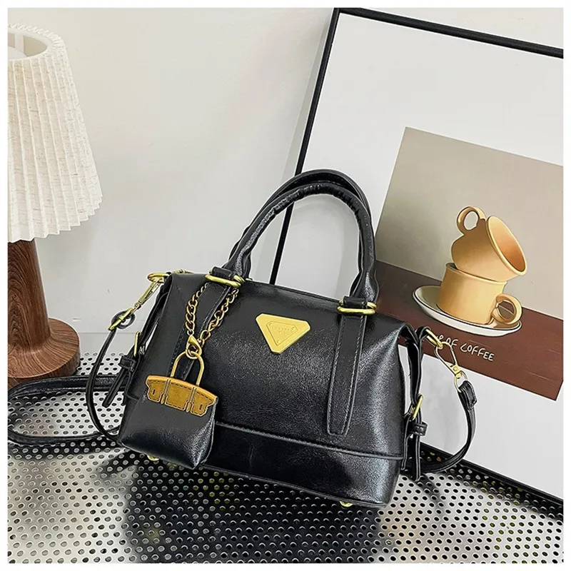 Designer bag Shoulder Bag Luxury Bag Crossbody Purse Designer 2025 New Handheld Commuter Bag Single Shoulder Crossbody Bag High End Simple