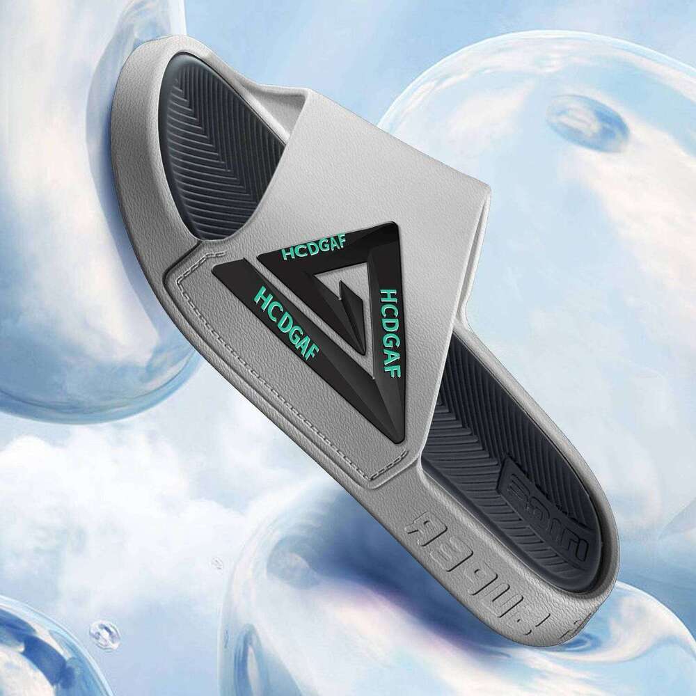 2025 New Men's Slippers Summer Luxury Outerwear Indoor Home Thick Bottom Student Dormitory Beach Sandals Male Designer Sandals