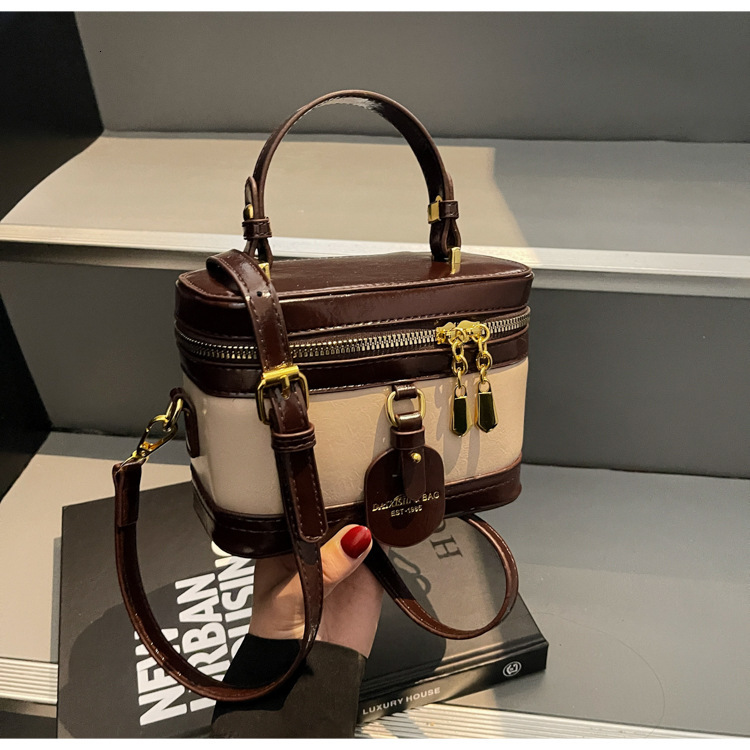 Cross border retro trendy handbag new fashionable casual shoulder bag fashion niche designer cross fashion border fashion crossbody bag