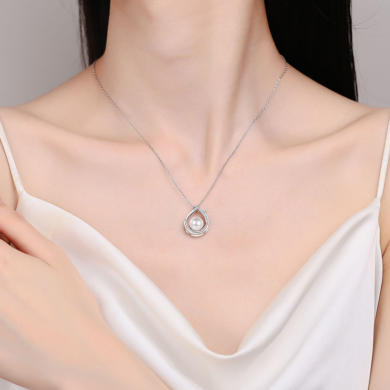 S925 Sterling Silver Moissanite Round Pearl Clavicle Necklace Minimalist Elegant Fashion Commuter High-End Design for Women