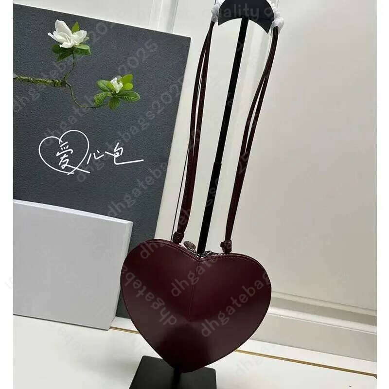Designer Shoulder alaiabag Love Heart Shaped Bag High Quality Leather Shiny Red Bury Purse Fashion Shoulder Crossbody Ladies Marry Party Wallet 39