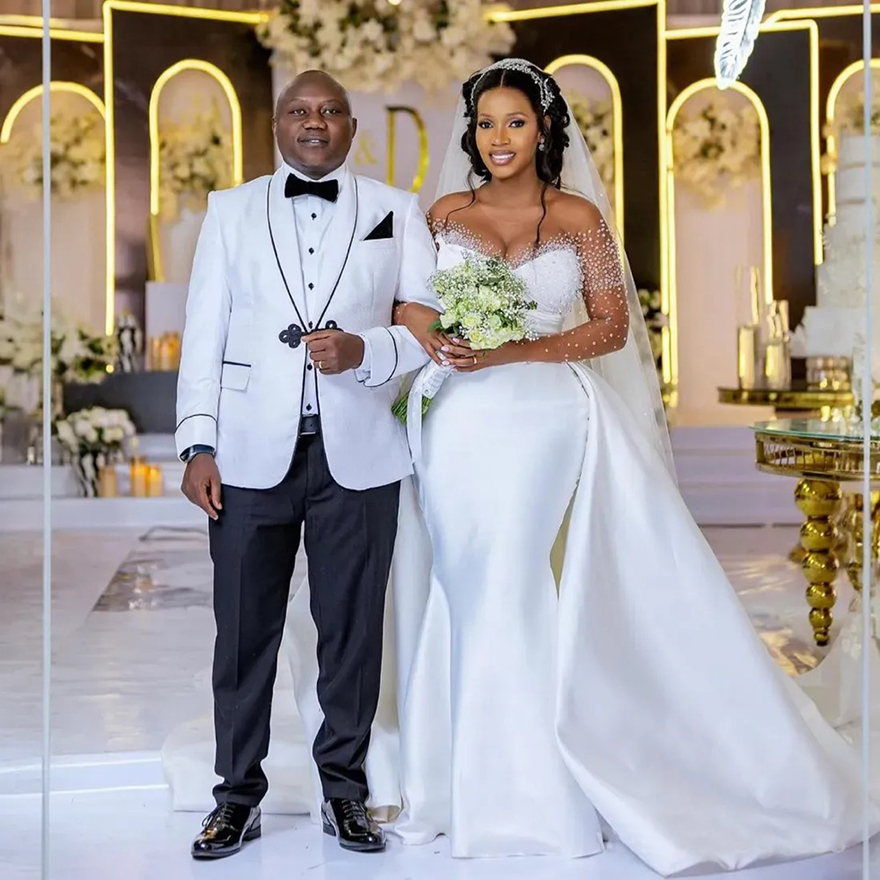 Plus Size Long Sleeves Mermaid Dresses Illusion Beading Bridal Gowns With Detachable Train Wedding Gown for African Black Women Bride