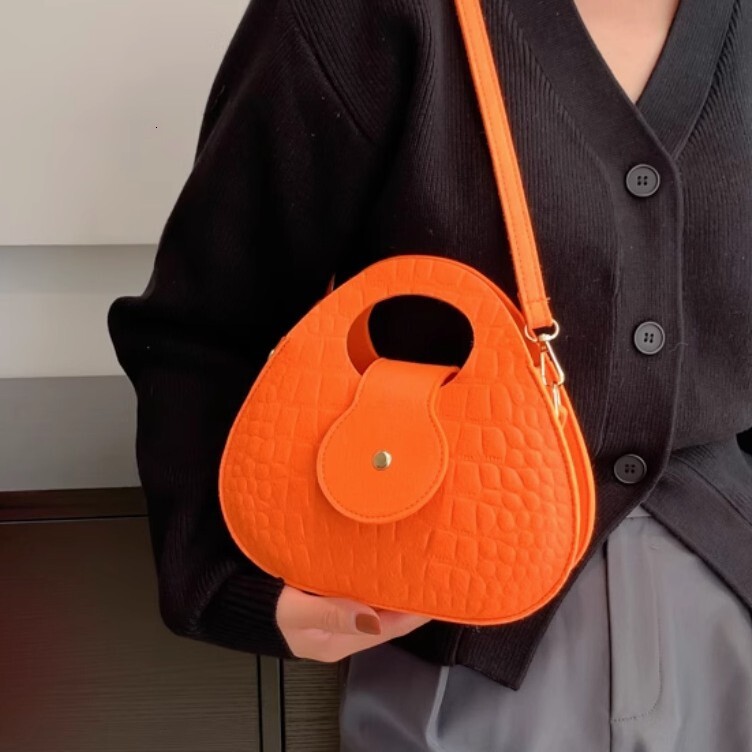 Women s new Korean retro trend embossed crocodile pattern felt handbag women s shoulder crossbody bag trend designer handbag
