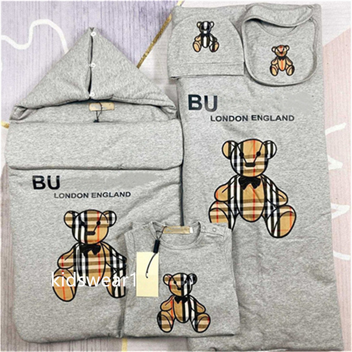 Luxury Newborn cartoon letter printed Rompers Suits Babies Sleeping Wear Jumpsuit cotton Warm Bedding Blankets with Hat Bib Diaper 5pcs Infant clothing gift S07