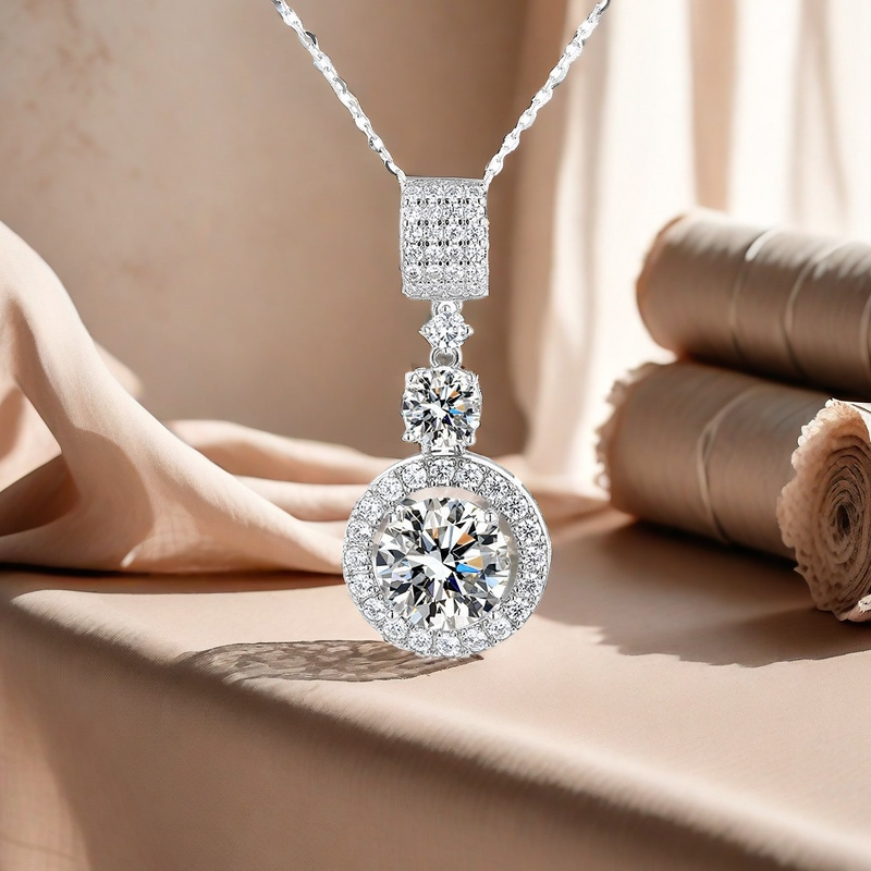 D color VVS1 Moissanite diamond 6CT queen pendant necklace S925 sterling silver elegant fashionable personalized celebrities Lockbone necklace for you