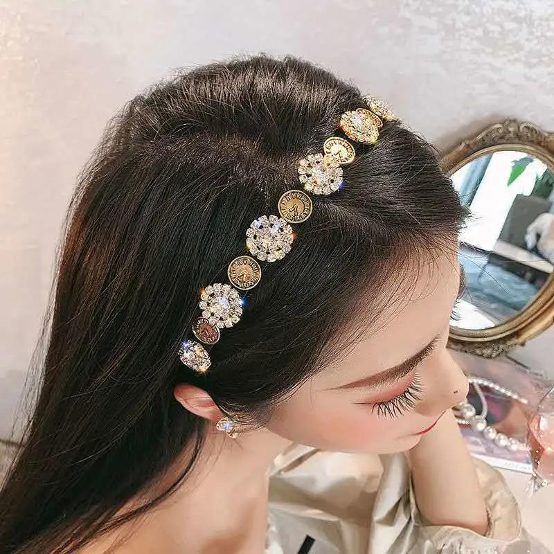 High-Quality Court Headpiece with Sparkling Crystals - Sophisticated Lady Accessory