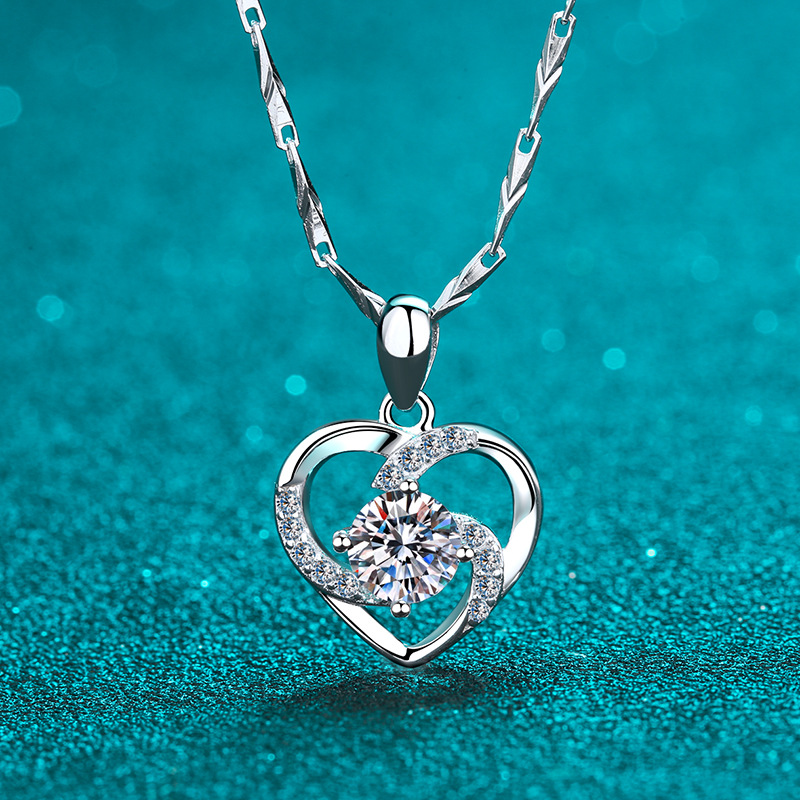 925 Sterling Silver Heart Shaped Moissanite Pendant Necklace Short Dainty Collarbone Chain Hypoallergenic Elegant Jewelry Wholesale Supply