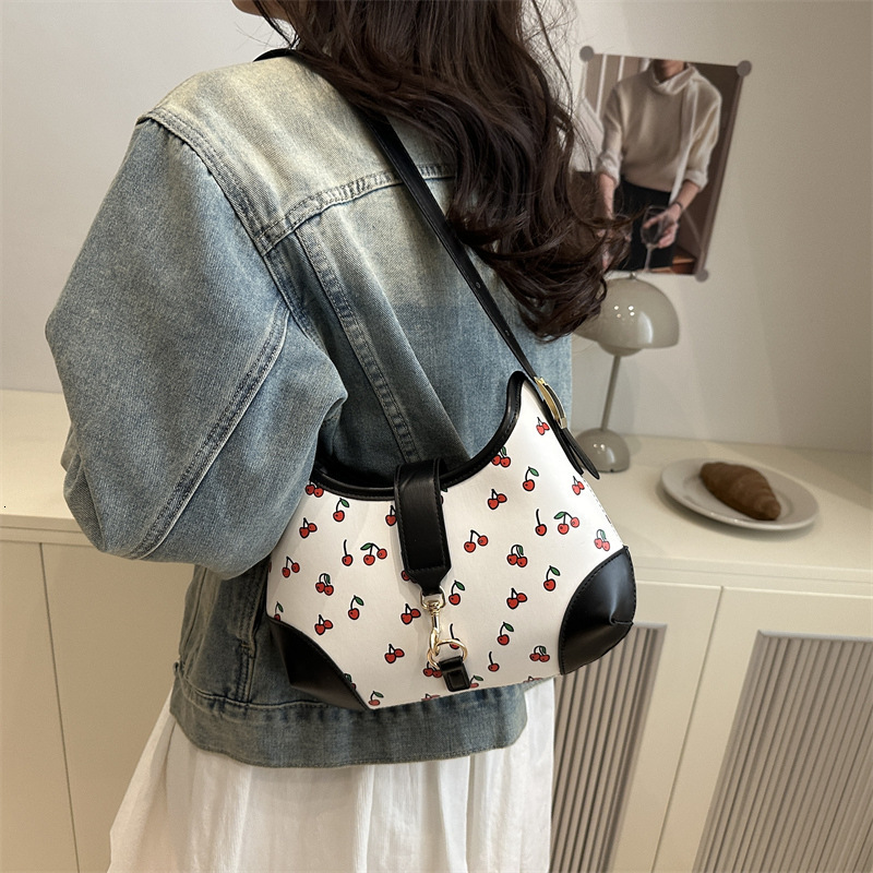 Retro niche new fashion print texture elegant and fashion versatile single shoulder women s fashion armpit bag designer women s single shoulder bag cr