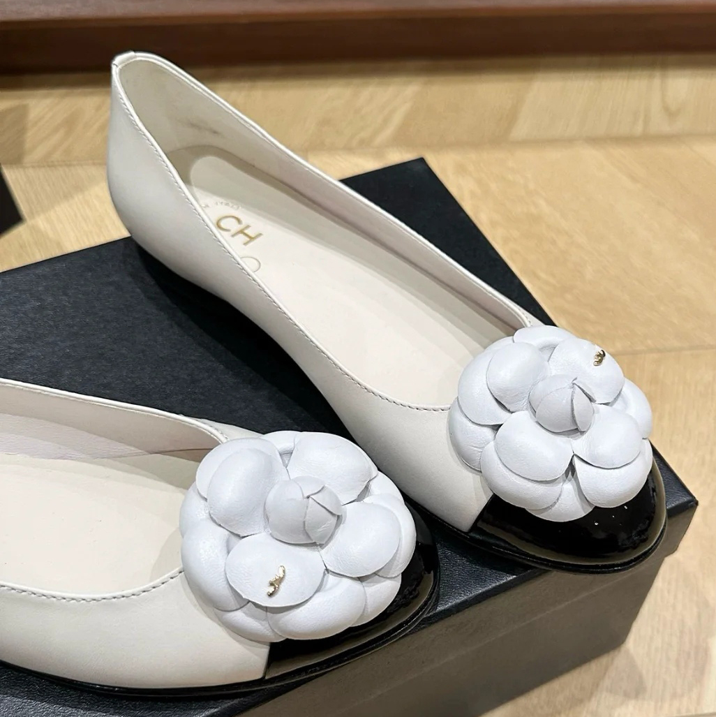 Paris designer Ballet Flats Shoes Women brands Quilted Genuine Leather Slip on Ballerina Round Toe Ladies Dress Flower decoration Shoes Zapatos De Mujer
