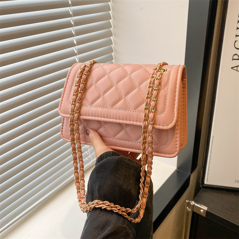 New Fashionable Casual Embossed Handbag Commuter Bag Free Delivery Simple Grid Designer Chain Armband Single Shoulder Crossbody Bag Shopping Bag For W