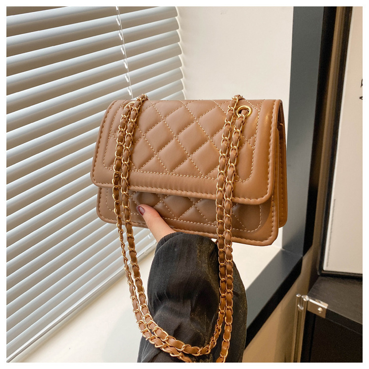 New Fashionable Casual Embossed Handbag Commuter Bag Free Delivery Simple Grid Designer Chain Armband Single Shoulder Crossbody Bag Shopping Bag For W