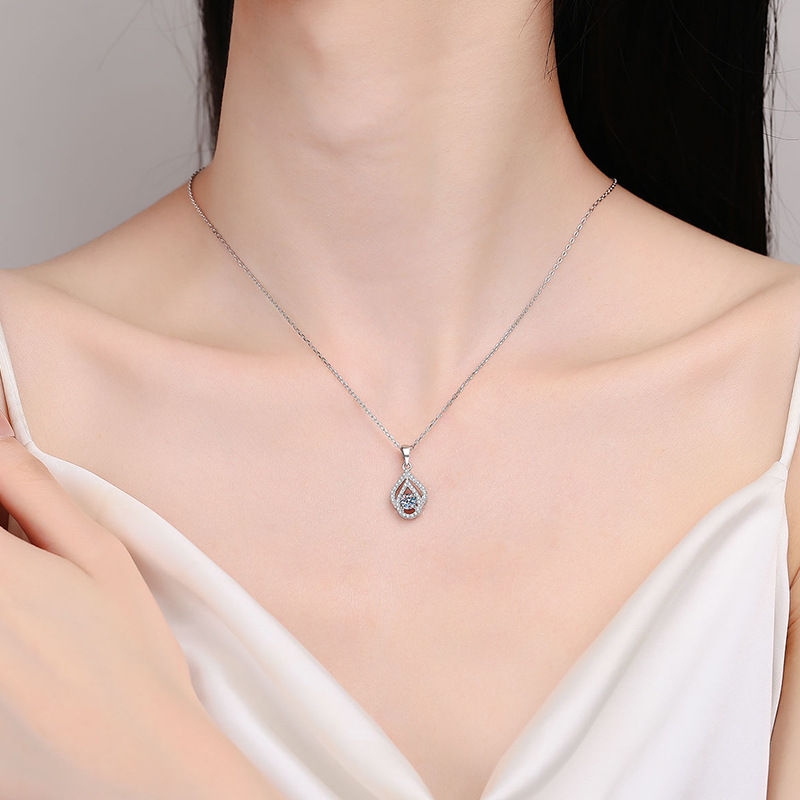Elegant Women's Clavicle Chain Neckwear Crafted from Genuine .925 Silver Highlighting Aesthetic Drop Design